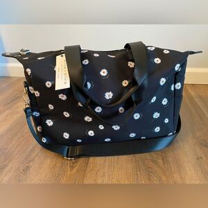 ☘️NWT Alice + Olivia Daisy canvas duffel, black Daisy floral pattern